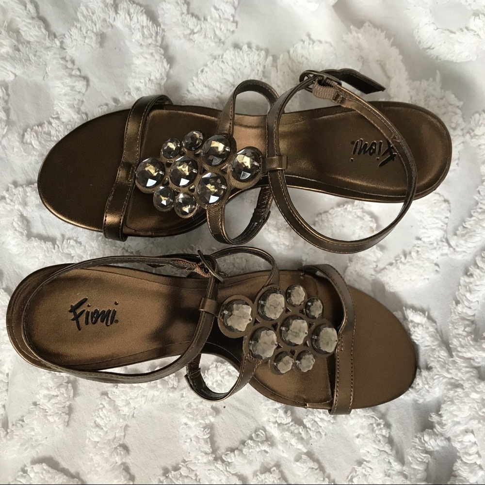 🌻NEW Fioni Gold Bling Wedge Sandals 7.5